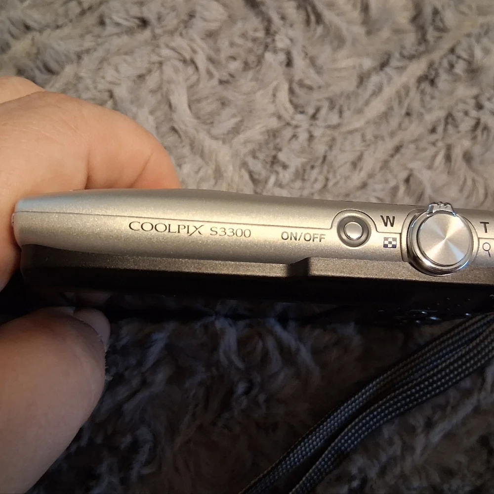 Nikon Coolpix S3300 Digital Camera Silver Works Good New Battery and Charger